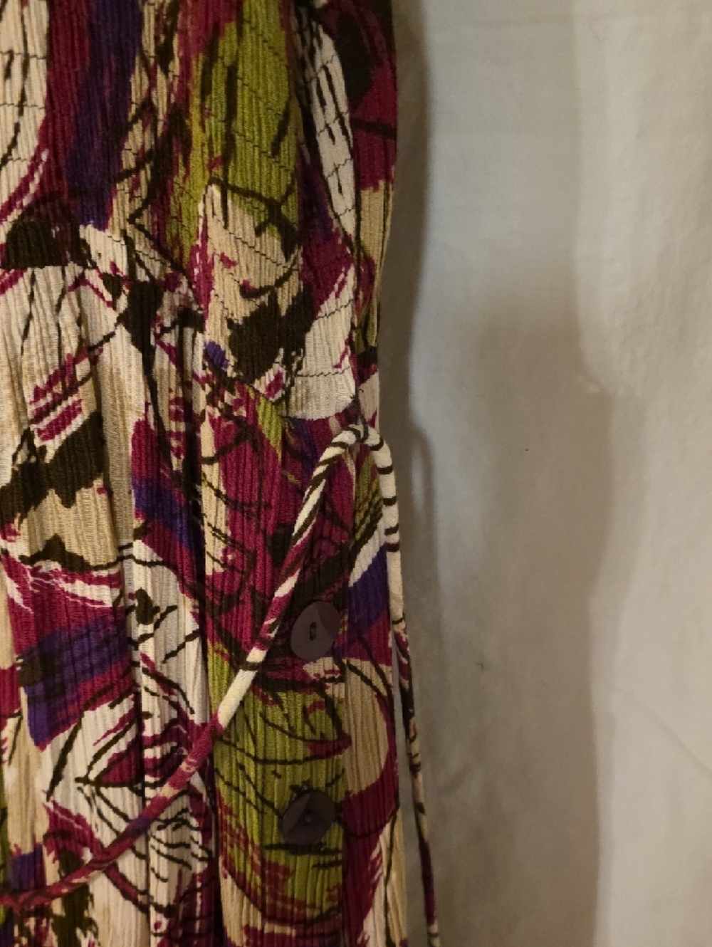 Erika Sleeveless Leaf-Print Maxi Dress in Magenta, Olive & Cream - Picture 4 of 5